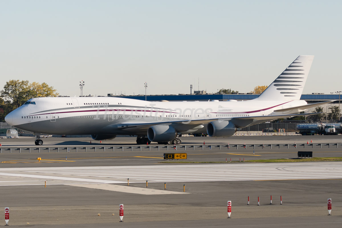 Boeing B747-8i A7-HBJ